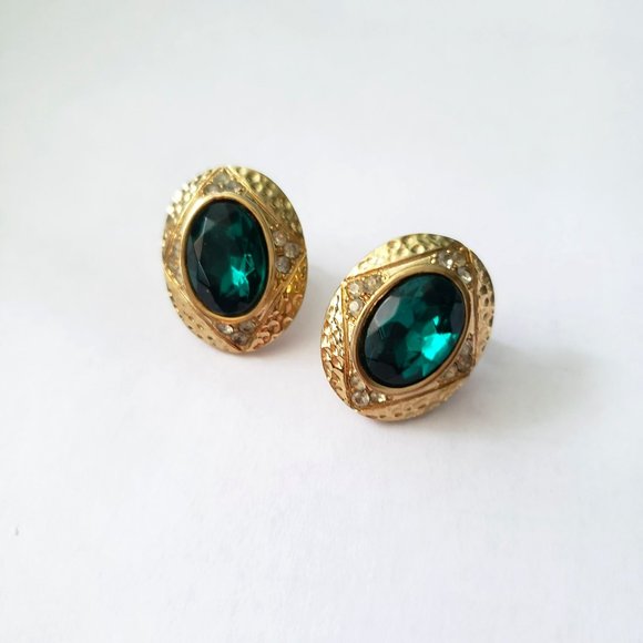 Vintage Gold Toned Oval with Green Stone/ Gem - Picture 1 of 7